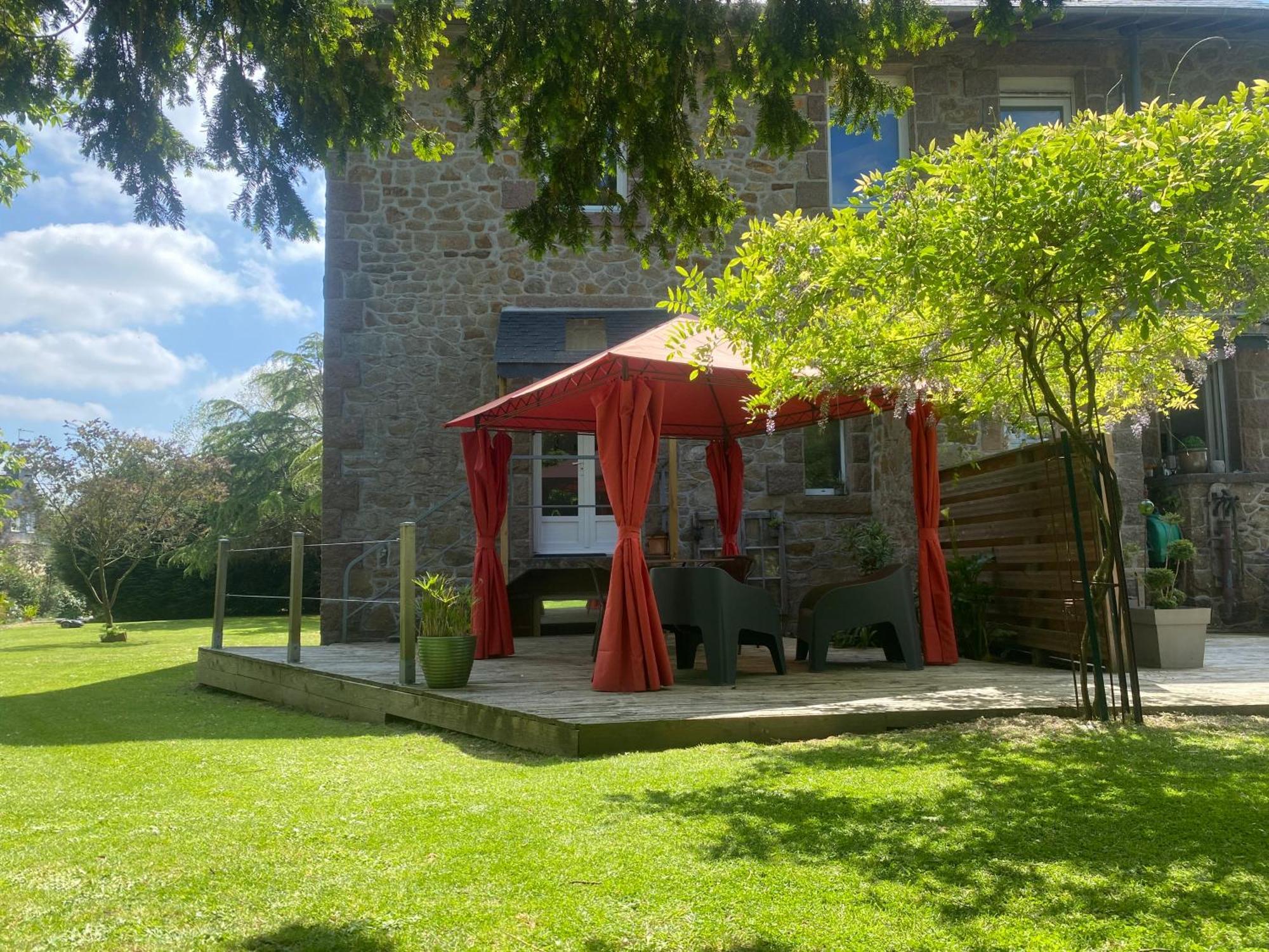 La Jackal Bed & Breakfast Ploubezre Exterior photo